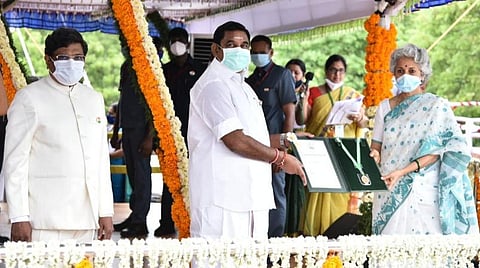 கோவிட்-19 ஒழிப்புப் பணிக்காக முதல்வரின் சிறப்பு விருது: மருத்துவர் சௌமியா சாமிநாதனுக்கு வழங்கப்பட்டது