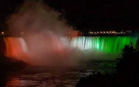 இந்திய சுதந்திர தினம்; உலகம் முழுவதும் கொண்டாட்டம்: தேசியக்கொடியில் மிளிர்ந்த நயாகரா நீர் வீழ்ச்சி