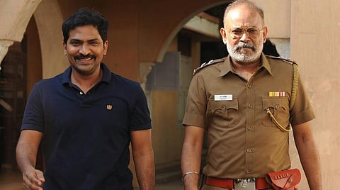 முதல் பார்வை: லாக்கப்