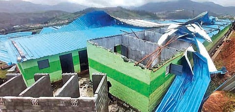 கனமழையால் உதகை அருகேவுள்ள மைரால்டு பகுதியில் சேதமடைந்த வீடுகள்