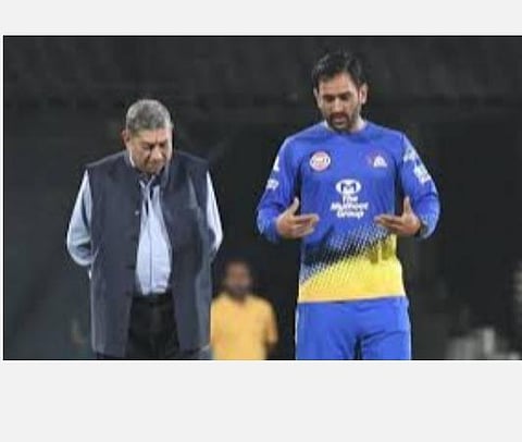 2011-ல் தோனியின் கேப்டன்சியை என் முழு அதிகாரத்தையும் பயன்படுத்திக் காப்பாற்றினேன்: சீனிவாசன் பேட்டி