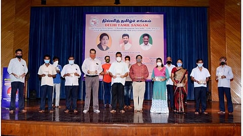 டெல்லி தமிழ் சங்கம் சார்பில் கபசுரக் குடிநீர் பொட்டலங்கள் விநியோகம்