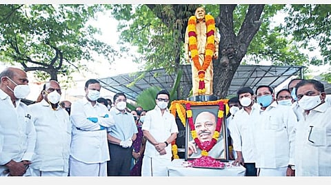 87-வது பிறந்த நாள்: முரசொலி மாறன் சிலைக்கு மு.க.ஸ்டாலின் மரியாதை