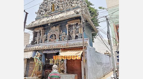 மதுரையில் பஞ்சலோக சிலைகள் திருடு போன 300 ஆண்டுகள் பழமையான பேச்சியம்மன் கோயில். படம்: எஸ்.கிருஷ்ணமூர்த்தி