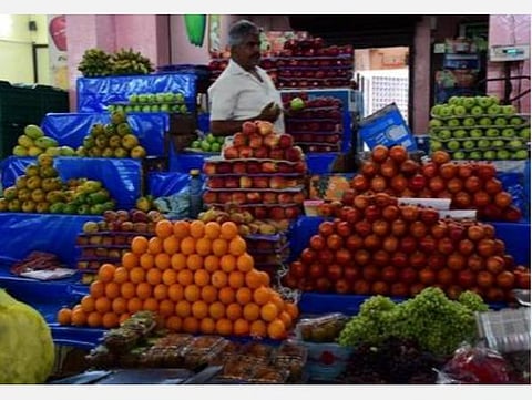 ஒதுக்கப்படாமல் விடுபட்ட 600 பழக் கடைகள்: கோயம்பேடு வியாபாரிகள் வழக்கில் அரசுக்கு உயர் நீதிமன்றம் நோட்டீஸ்