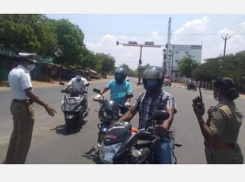 30 மணி நேர முழு ஊரடங்கு; மருத்துவக் காரணம் இன்றி வெளியில் வரவேண்டாம்: சென்னை போக்குவரத்து காவல்துறை எச்சரிக்கை