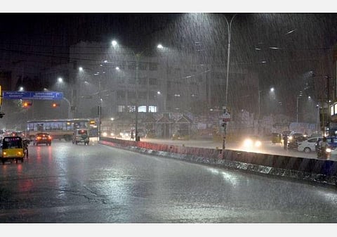 வளிமண்டல கீழடுக்குச் சுழற்சி: சிவகங்கை, மதுரை, டெல்டா மாவட்டங்களில் கனமழை வாய்ப்பு: வானிலை ஆய்வு மையம் தகவல்