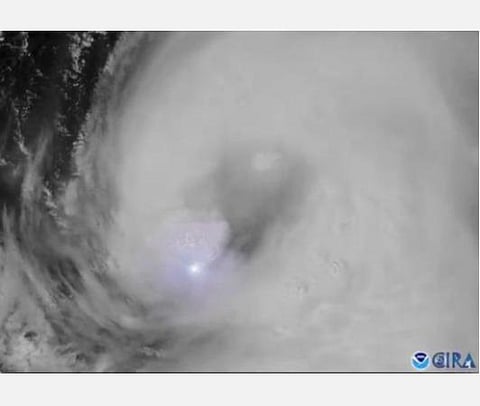 லாரா புயலின் சாட்டிலைட் படம்.