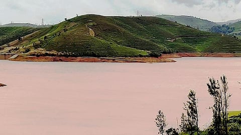 கன மழையால் நிரம்பியுள்ள அவலாஞ்சி அணை.