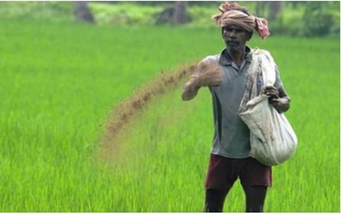 விவசாயிகளுக்கான திட்டங்களில் முறைகேடுகளை தடுக்க நிலவுடமைப் பதிவேடுகளை புதுப்பிப்பதே தீர்வு: அரசு இணையதளத்தில் பதிவேற்ற வேண்டும்