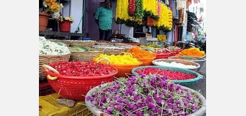 கரோனா அச்சுறுத்தல் காரணமாக ஓணம் பண்டிகைக்கு தமிழக பூக்களை அனுப்பத் தடை: கேரள அரசின் நடவடிக்கையால் விவசாயிகள் அதிர்ச்சி