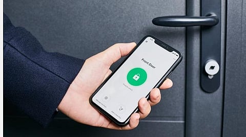 தானாகவே திறந்து மூடும் ஸ்மார்ட் லாக்: பயன்படுத்துவது எப்படி?