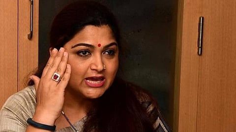 வசந்தகுமார் புகைப்படத் திறப்பு விழா: அழைப்பு இல்லாததால் குஷ்பு அதிருப்தி