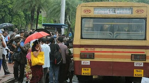 நேரடி பணப் பரிவர்த்தனையை தடுக்க பயணிகளிடம் மாதாந்திர பாஸ் திட்டத்தை ஊக்குவிக்க வேண்டும்: ஓட்டுனர், நடத்துனர்களுக்கு உத்தரவு