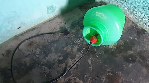 மின்சாரம் தாக்கிய தண்ணீர் குடம்.