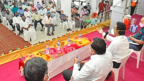 திருமண நிகழ்ச்சிகளுக்கு 50 நபர்கள் மட்டுமே அனுமதிக்க வேண்டும்: திருமண மண்டபங்களுக்கு மதுரை மாநகராட்சி கட்டுப்பாடு