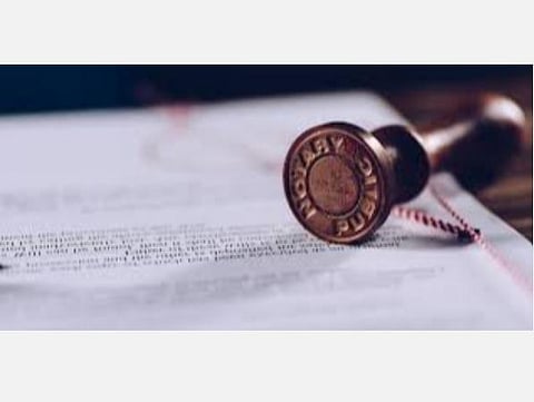 நோட்டரி வழக்கறிஞர்கள் மீது கடந்த 10 ஆண்டுகளில் வந்த புகார்கள்; எடுக்கப்பட்ட நடவடிக்கை என்ன?- அரசு, பார் கவுன்சில் பதில் அளிக்க உயர் நீதிமன்றம் உத்தரவு