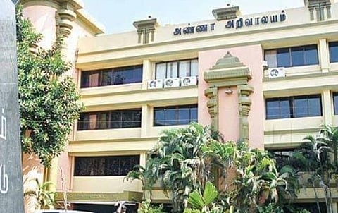 திமுக எம்எல்ஏ மீது புகார் கொடுக்க அறிவாலயத்தில் திரண்ட பெண்கள்