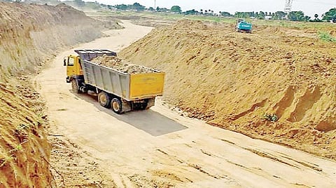 உயர் நீதிமன்றம் கண்டித்தும் தொடரும் மணல் கொள்ளை