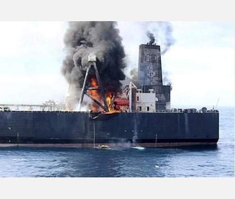 இந்தியாவுக்கு 20 லட்சம் பேரல்கள் கச்சா எண்ணெய் ஏற்றி வந்த கப்பல் இலங்கை அருகே தீ பிடித்தது