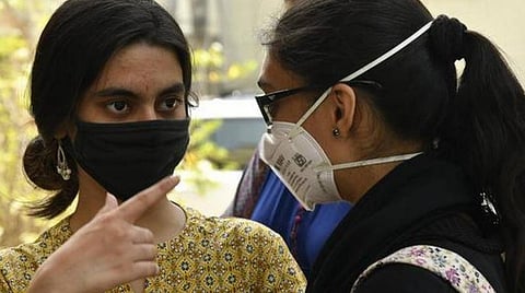 பொது இடங்களில் முகக்கவசம் அணியாதவர்கள் மீது நடவடிக்கை: அவசர சட்டத்துக்கு ஆளுநர் பன்வாரிலால் புரோஹித் ஒப்புதல்