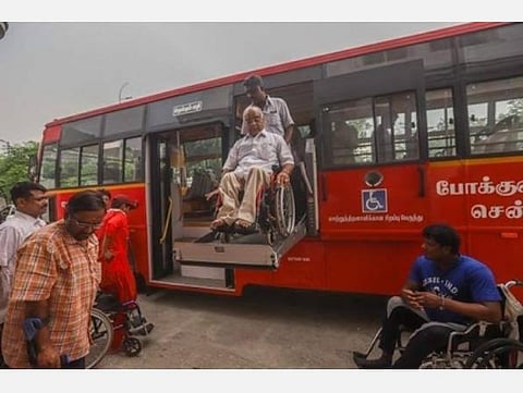 மாற்றுத்திறனாளிகளுக்கான இலவசப் பேருந்துப் பயண அட்டை: மறுவாழ்வு அலுவலகங்களில் பெற்றுக்கொள்ளலாம்: எம்டிசி நிர்வாகம் அறிவிப்பு