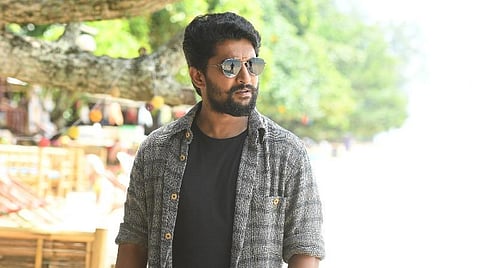 முதல் பார்வை: வி