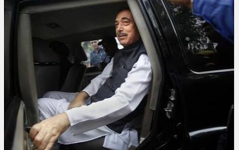 குலாம் நபி ஆசாத்துக்கு எதிராக சோனியாவுக்கு முன்னாள் நிர்வாகிகள் கடிதம்