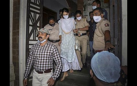 கைது நடவடிக்கைக்கு ரியா தயாராகவே இருக்கிறார் - வழக்கறிஞர் தகவல்