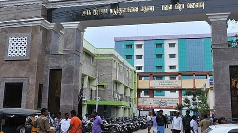 தனியார் மருத்துவமனையால் கைவிடப்பட்ட நோயாளியின் உயிரைக் காப்பாற்றிய மதுரை அரசு மருத்துவமனை மருத்துவர்கள்: ஒரே நேரத்தில் கரோனா, மூளை நீர்க்கோர்வைக்கு தீவிர சிகிச்சை