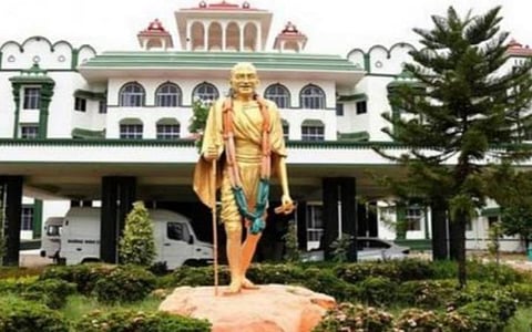 ஊரடங்கால் வாழ்வாதாரம் பாதிப்பு: வாடகை வாகனங்களுக்கு வரி விலக்கு கேட்டு ஓட்டுனர்கள் வழக்கு- மத்திய, மாநில அரசுகள் பதிலளிக்க உத்தரவு