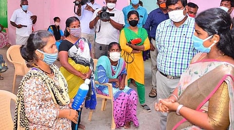 நெல்லையில் திருநங்கைகள், நரிக்குறவர்களுக்கு கரோனா கால தொழிற்பயிற்சி