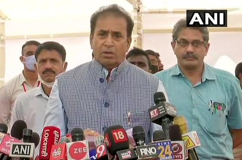 மகாராஷ்டிரா உள்துறை அமைச்சர் அனில் தேஷ்முக் பேட்டி அளித்த காட்சி : படம் ஏஎன்ஐ