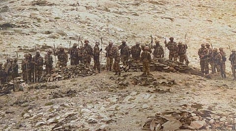 ஈட்டிகளுடன் இந்திய பகுதியை நோக்கி முன்னேறும் சீன வீரர்கள்: கிழக்கு லடாக்கில் அத்துமீறல் அம்பலம்; புகைப்படம் வெளியானது