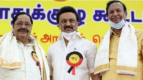 துரைமுருகன் - டி.ஆர்.பாலுவுடன் திமுக தலைவர் மு.க.ஸ்டாலின். | படம்: எல்.சீனிவாசன்