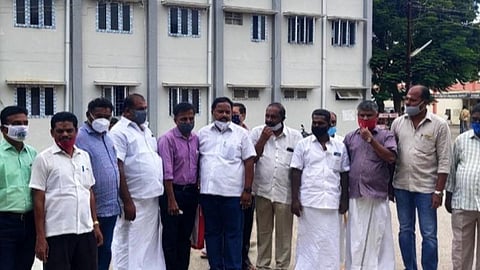 குற்றாலத்தில் தங்கும் விடுதிகள் செயல்பட அனுமதி அளிக்க வேண்டும்: உரிமையாளர்கள் கோரிக்கை 