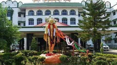 மின்வாரியப் பணியில் சேர்ந்து 2 ஆண்டில் தமிழ் தேர்வில் தேர்ச்சி பெறாதவருக்கு மேலும் ஒரு வாய்ப்பு: உயர் நீதிமன்றம் உத்தரவு