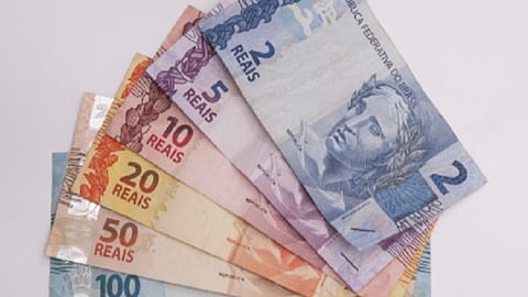 மதுரையில் ரூ.53 லட்சம் மதிப்புள்ள பிரேசில்  நாட்டு ரூபாய் நோட்டுக்களை மாற்ற முயற்சி: பெண் உட்பட 7 பேர் கைது  