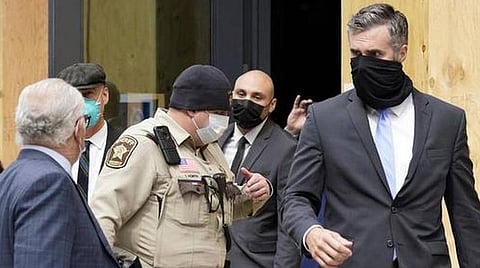 ஜார்ஜ் பிளாய்ட் கொலை வழக்கு: இறப்புக்குக் காரணம் போதைப்பொருள் ‘ஓவர்டோஸ்’ என வாதிட்ட டிபன்ஸ் தரப்பு- மக்கள் கொந்தளிப்பு