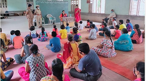 சென்னை காவல்துறை சார்பில் பெண்கள் பாதுகாப்பு மற்றும் கரோனா குறித்த விழிப்புணர்வு முகாம் 
