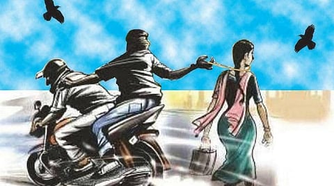 முகவரி கேட்பதுபோல் பெண்ணிடம் 9 பவுன் பறிப்பு