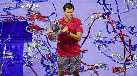 யுஎஸ் ஓபன் டென்னிஸ் கோப்பையுடன் ஆஸ்திரிய வீரர் டோமினிக் தியம்.