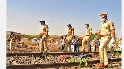 அவுரங்காபாத்தில் புலம் பெயர் தொழிலாளர்கள் 16 பேர் ரயிலில் அடிபட்டு பலியான இடம்.