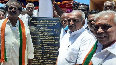 நீட் விவகாரத்தில் தமிழக கட்சிகள் அரசியல் செய்கின்றன: பொன்.ராதாகிருஷ்ணன் குற்றச்சாட்டு