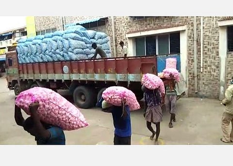 133 நாட்களுக்குப் பின் கோயம்பேடு உணவுதானிய மொத்த விற்பனை அங்காடி திறப்பு