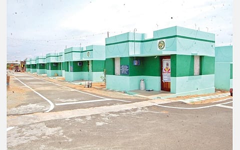 கோவில்பட்டி அருகே மந்தித்தோப்பு சந்தீப் நகரில் கட்டப்பட்டுள்ள திருநங்கைகளுக்கான பசுமை வீடுகள்.