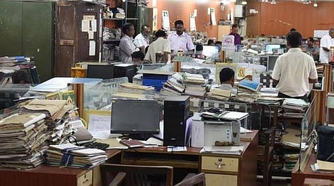 அரசு ஊழியர்களின் விருப்ப மாறுதல் மற்றும் கோரிக்கை மாறுதல்களை அனுமதிக்கலாம்: நிதித் துறைக்கு அறிவுறுத்தல்