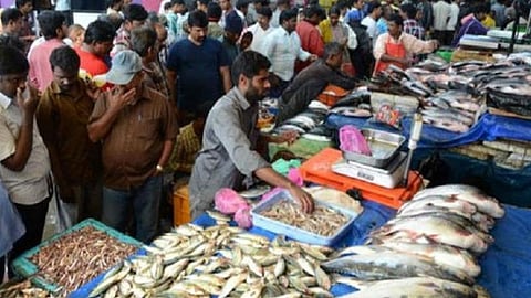 கரிமேடு மீன் மார்க்கெட் திறக்கப்படுமா?- சில்லறை மீன் வியாபாரிகள் எதிர்பார்ப்பு