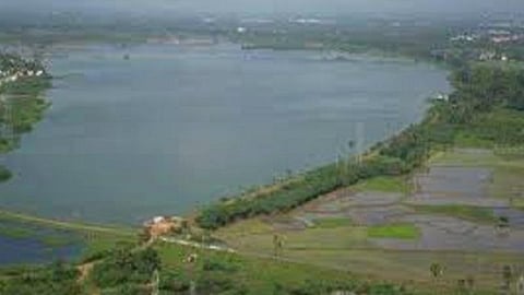 வைகை ஆற்றில் ரூ.17 கோடியில் மேலும் ஒரு தடுப்பணை: ஏற்கெனவே கட்டிய 2 தடுப்பணைகளில் சாக்கடைத் தண்ணீர் தேங்கும் அவலம்