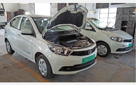 விருதுநகர் அரசு ஐடிஐக்கு வழங்கப்பட்டுள்ள நவீன பேட்டரி கார்கள்.﻿